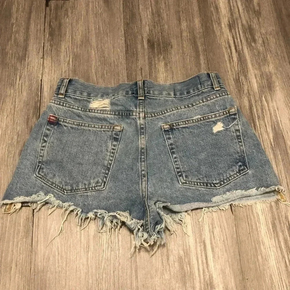 Urban Outfitters BDG Essential Mid-Rise Denim Shorts Women's‎ Size 28 - Picture 3 of 7